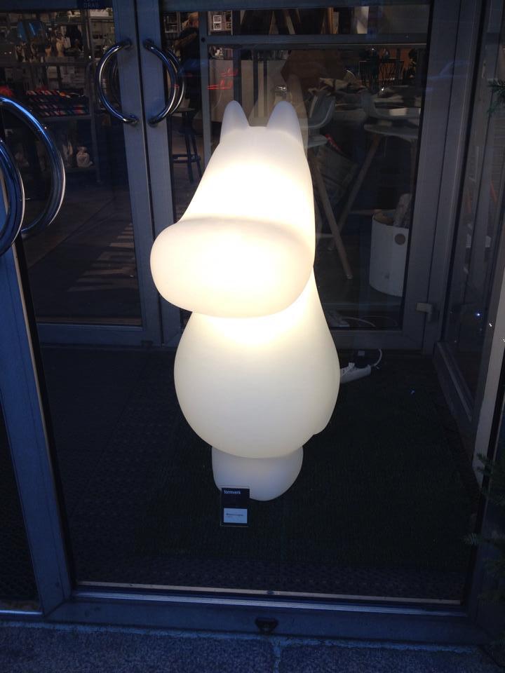 Lampe Moomins à 899 euros.